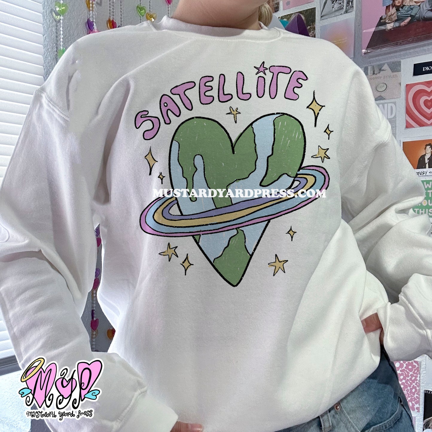 satellite planet pink/white crewneck