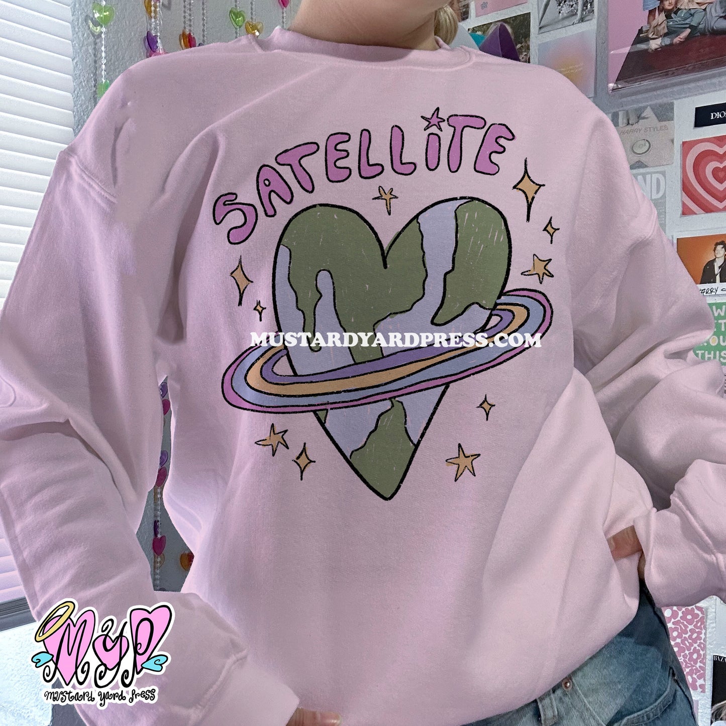 satellite planet pink/white crewneck