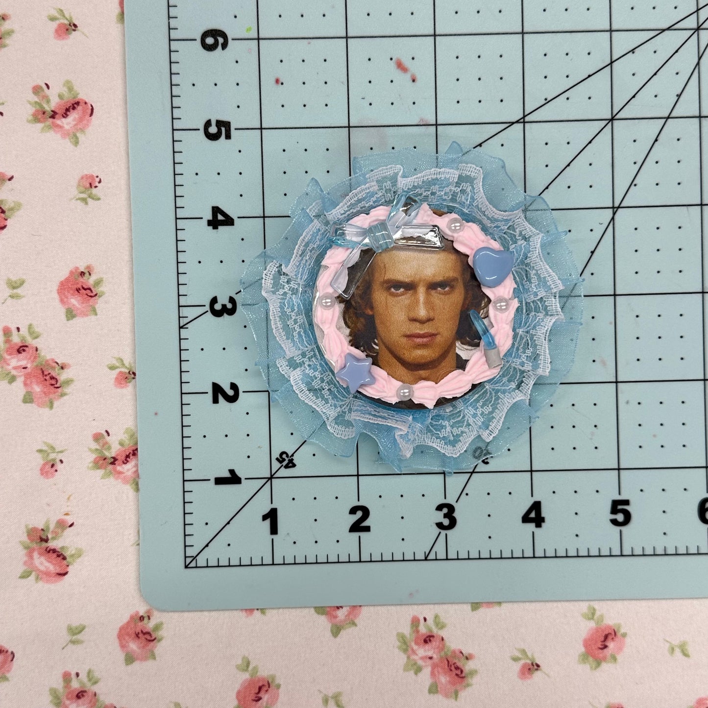 ani sweet deco lace button pin