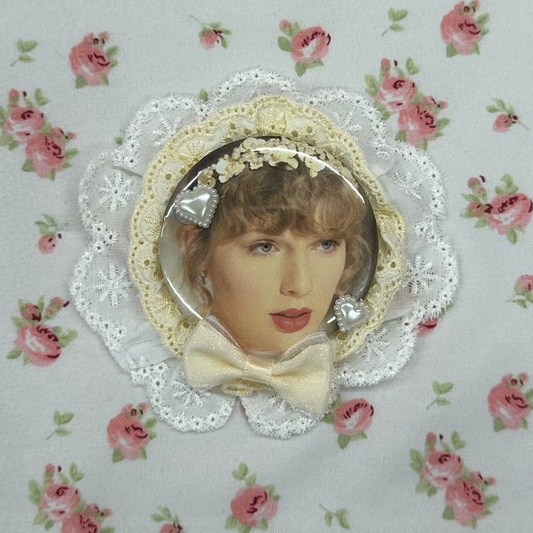 tay sweet deco lace button pin
