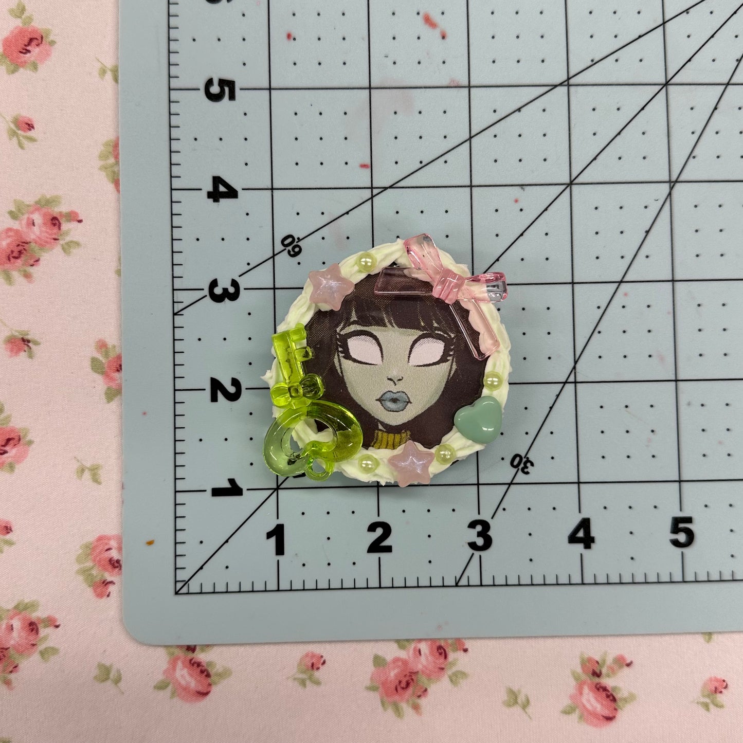 banshee sweet deco button pin