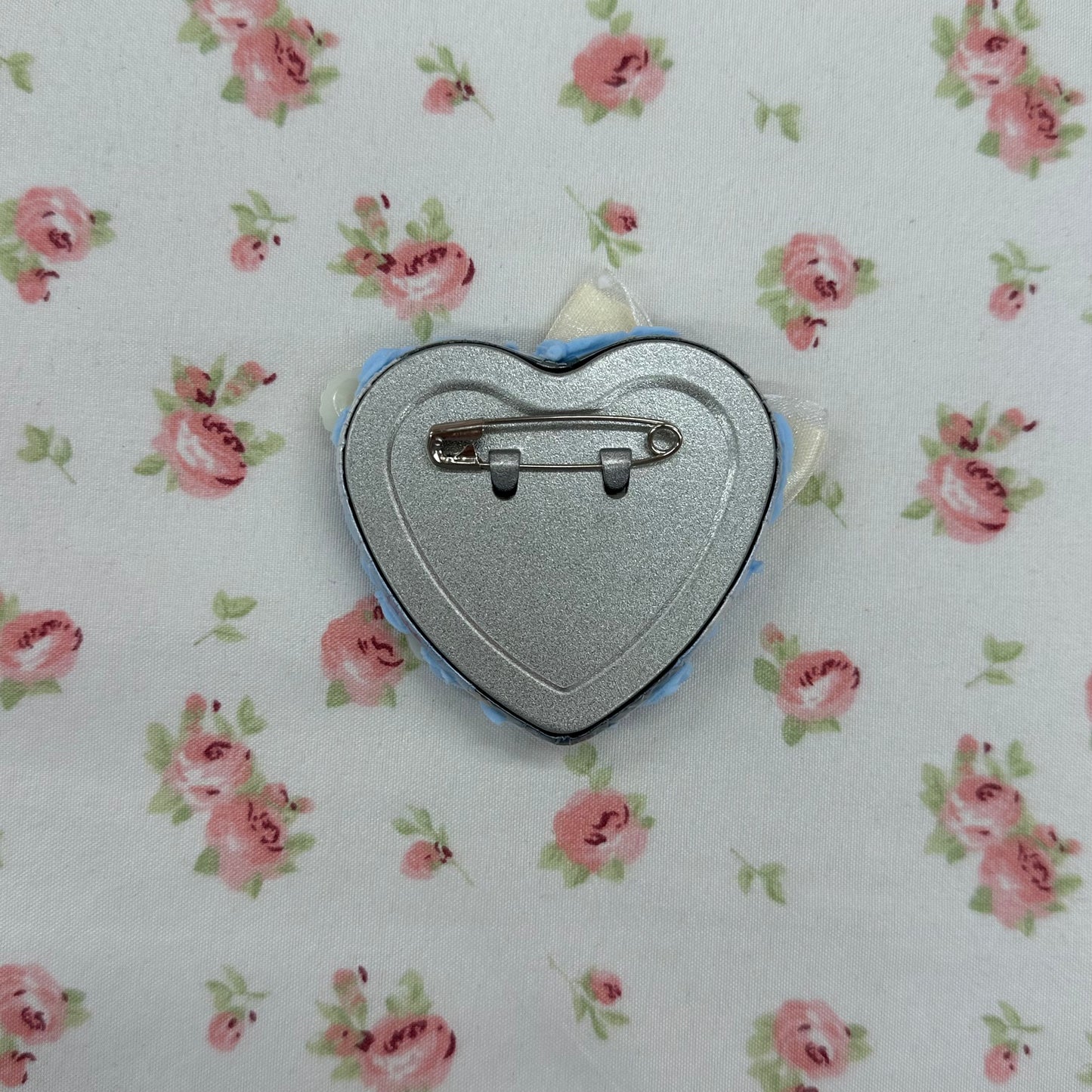 gto sweet deco button pin