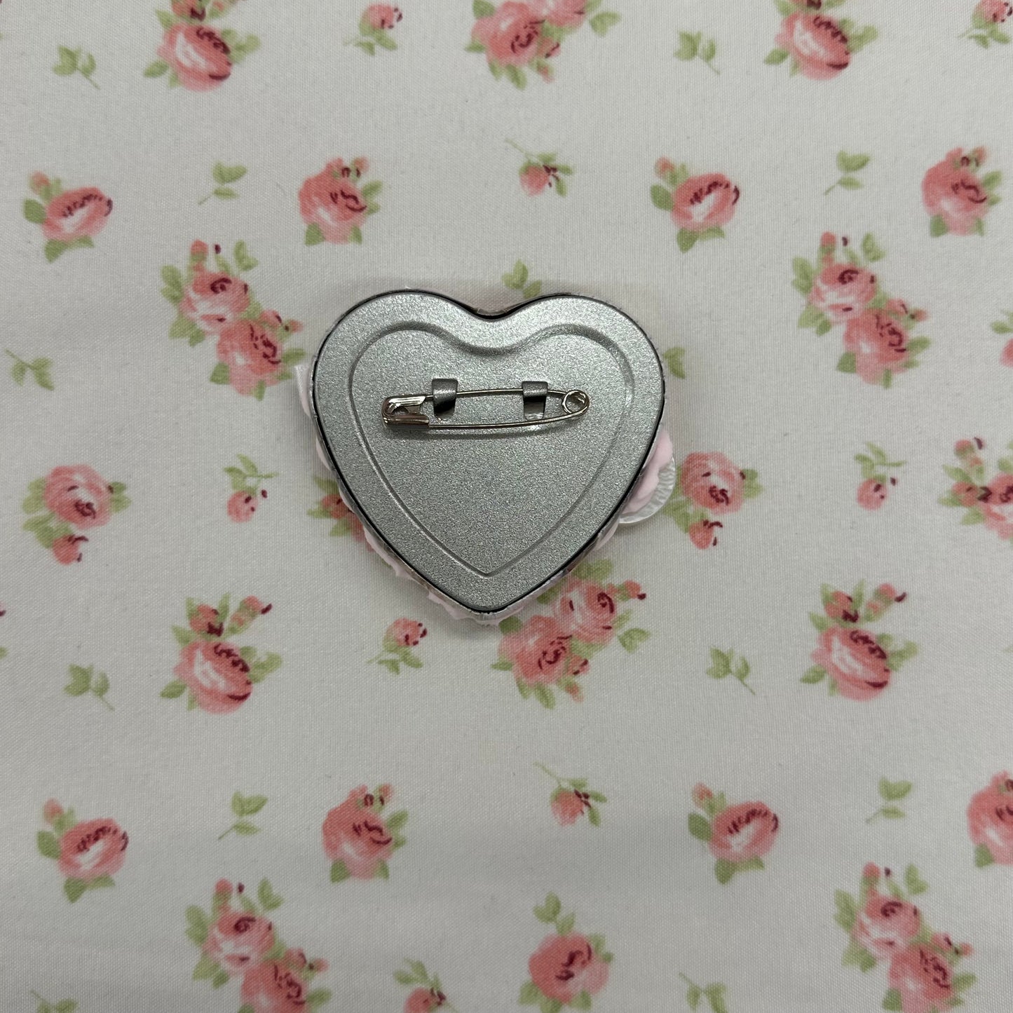 liv sweet deco button pin