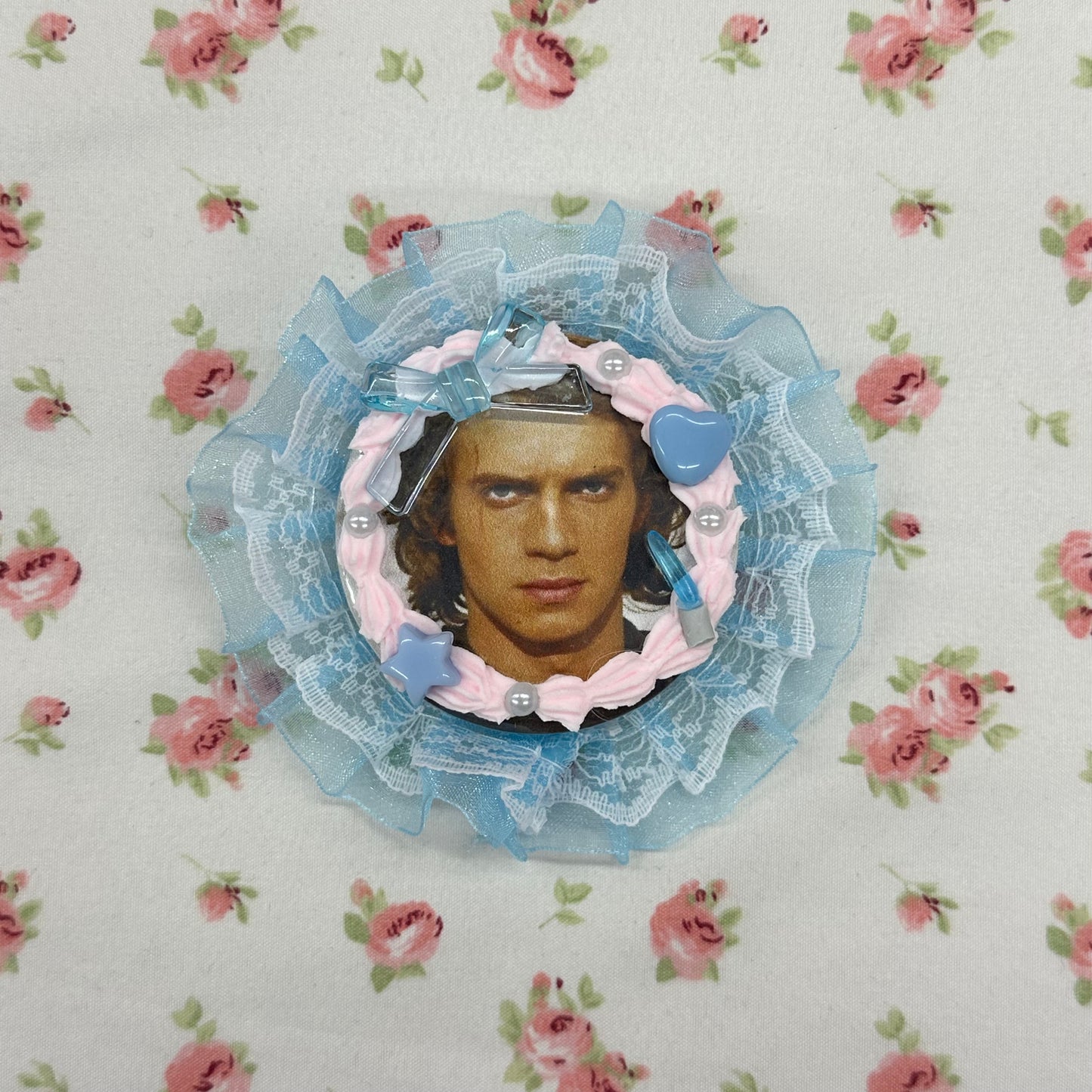 ani sweet deco lace button pin